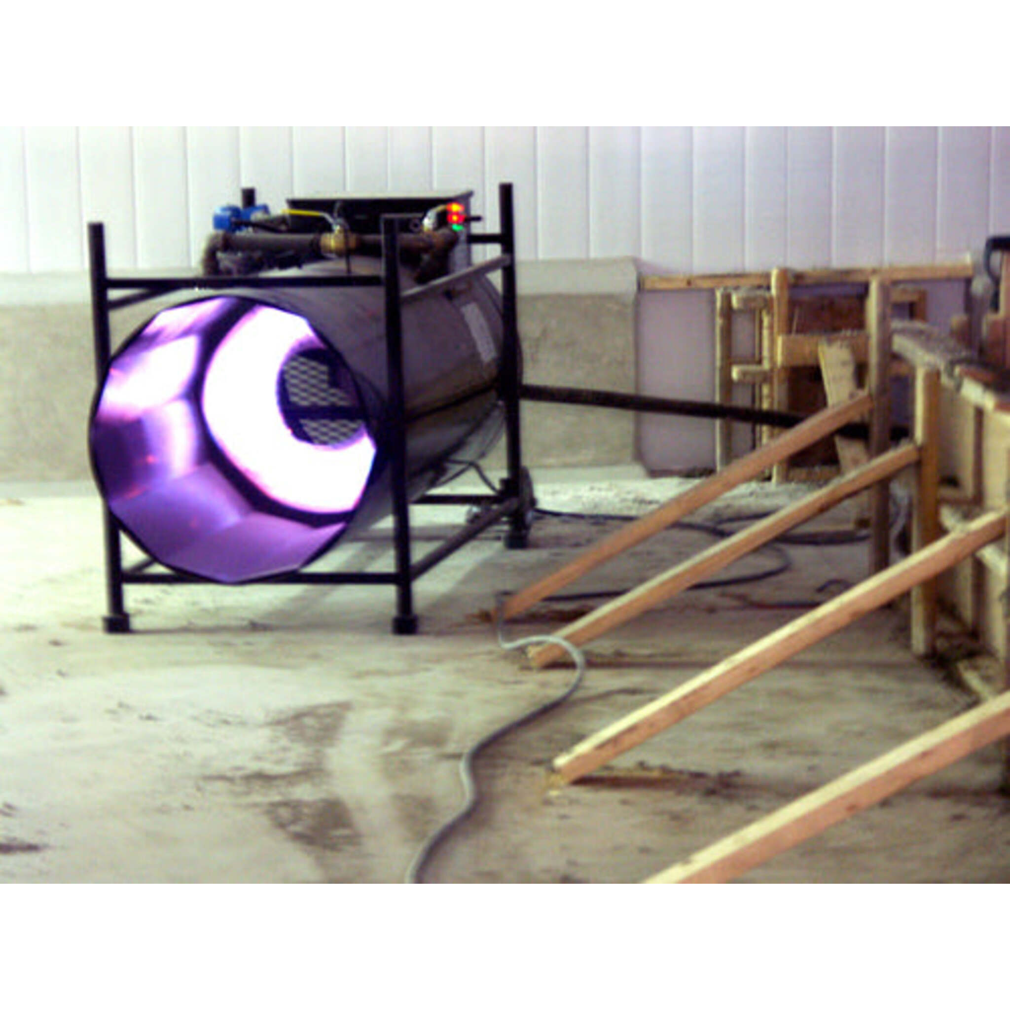 Flagro Propane/Natural Gas Direct-Fired Construction Heater 1,500,000 BTU Facility Equipment, use on jobsite with a visible flame