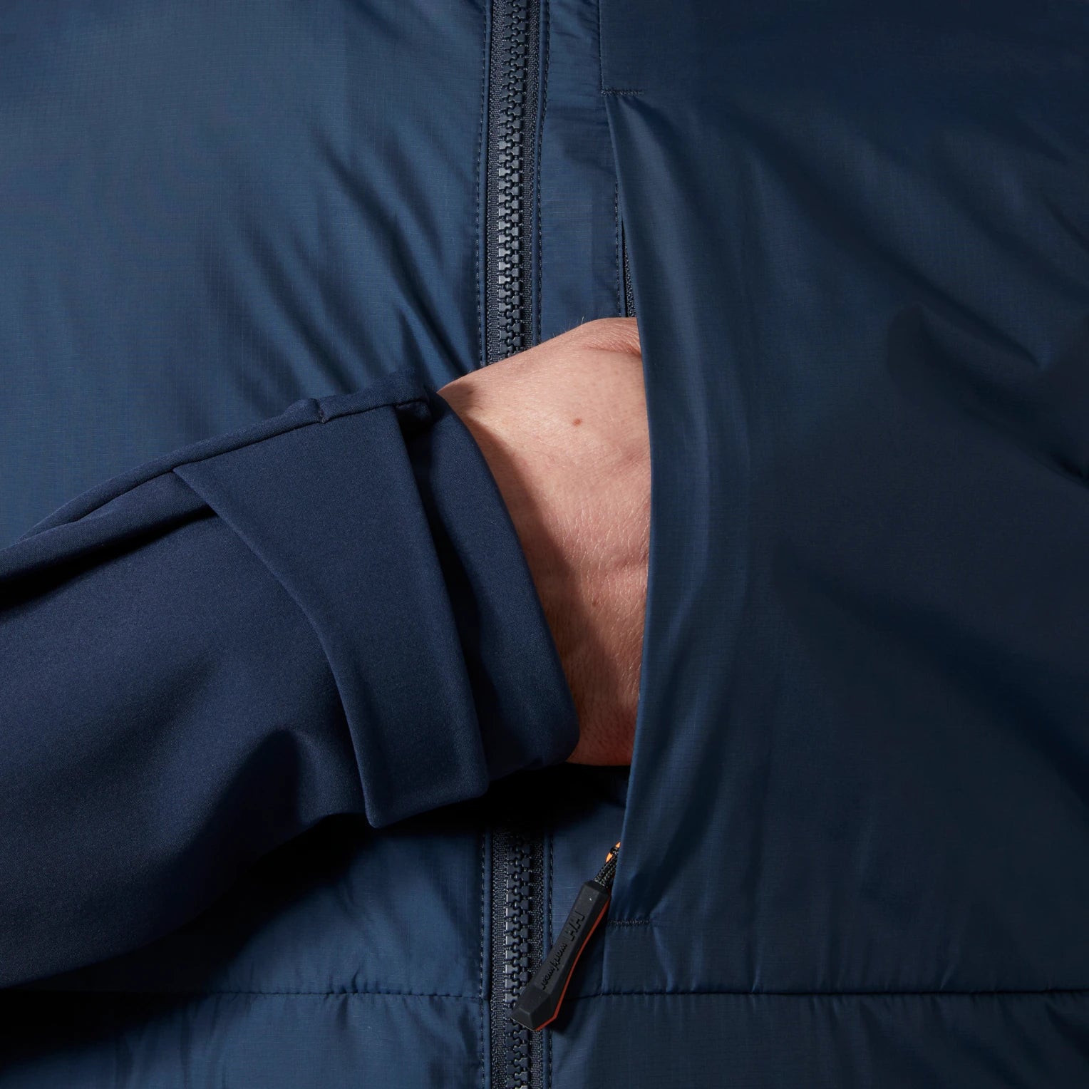 Helly Hansen Chelsea Evolution 2.0 Insulated Softshell 74142 navy hand pocket YKK zipper close up
