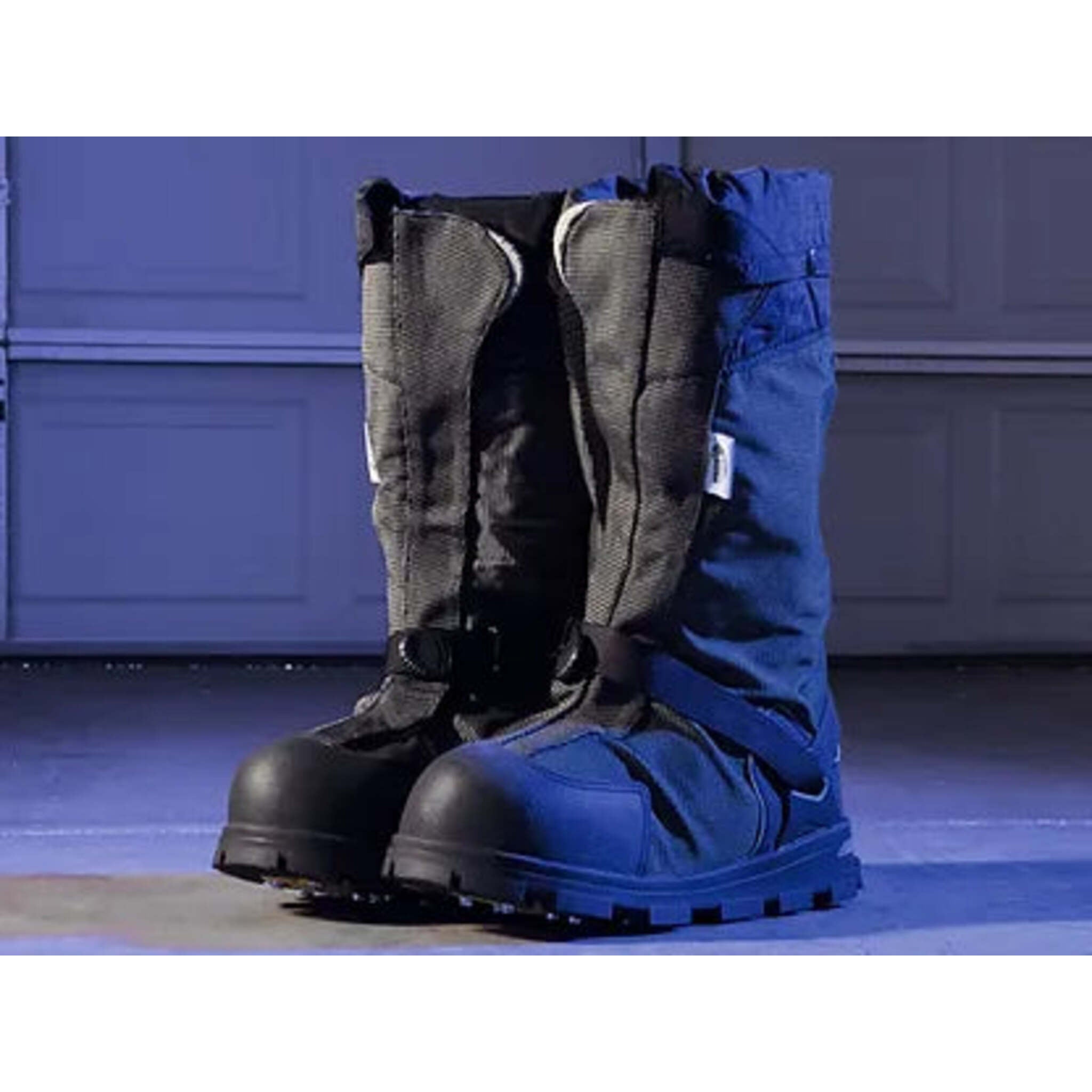 NEOS Navigator 5 waterproof insulated overshoes for extreme cold weather protection