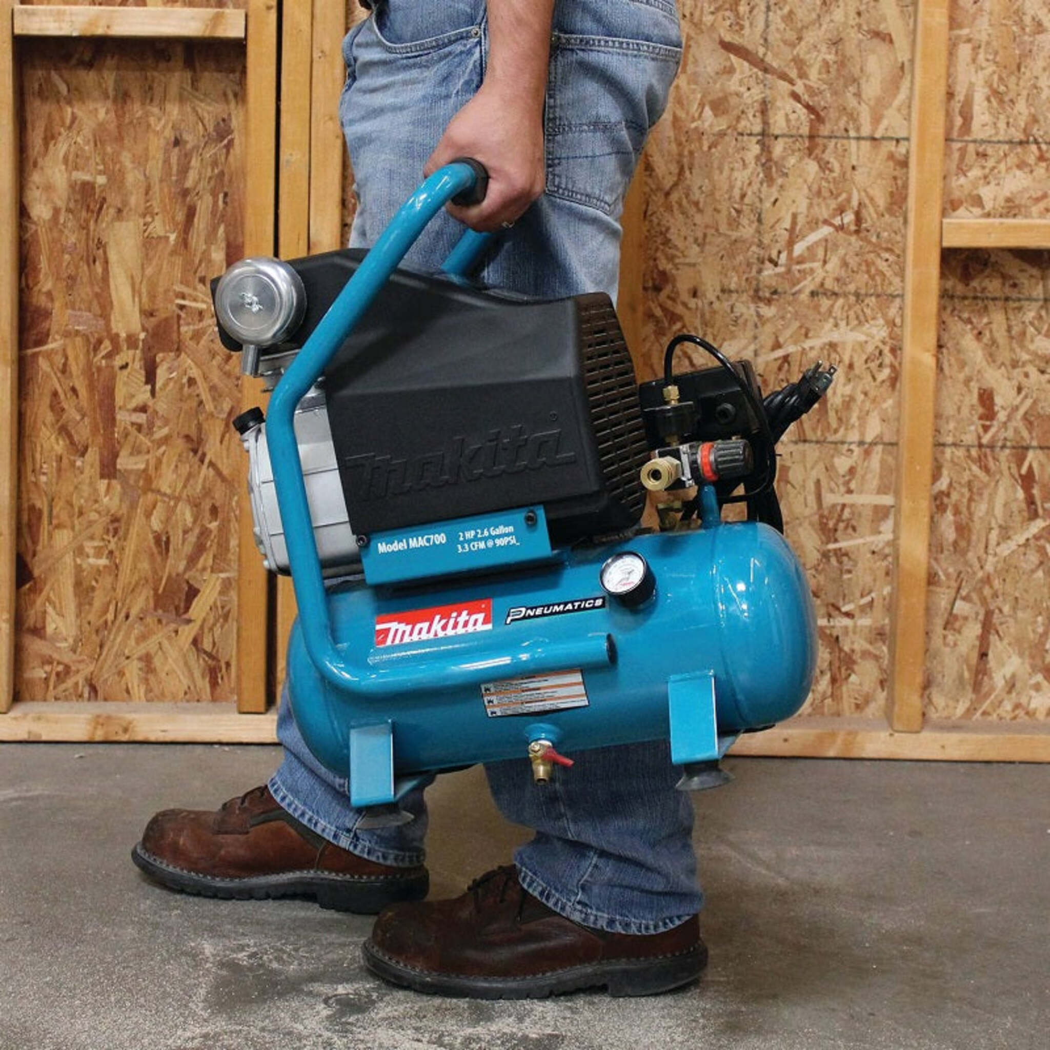 Makita MAC700 2 HP Air Compressor with Big Bore™ Technology – Quiet, High Output, Durable Cast Iron Pump – Oil-Lubricated, Low Amperage, Easy Connect