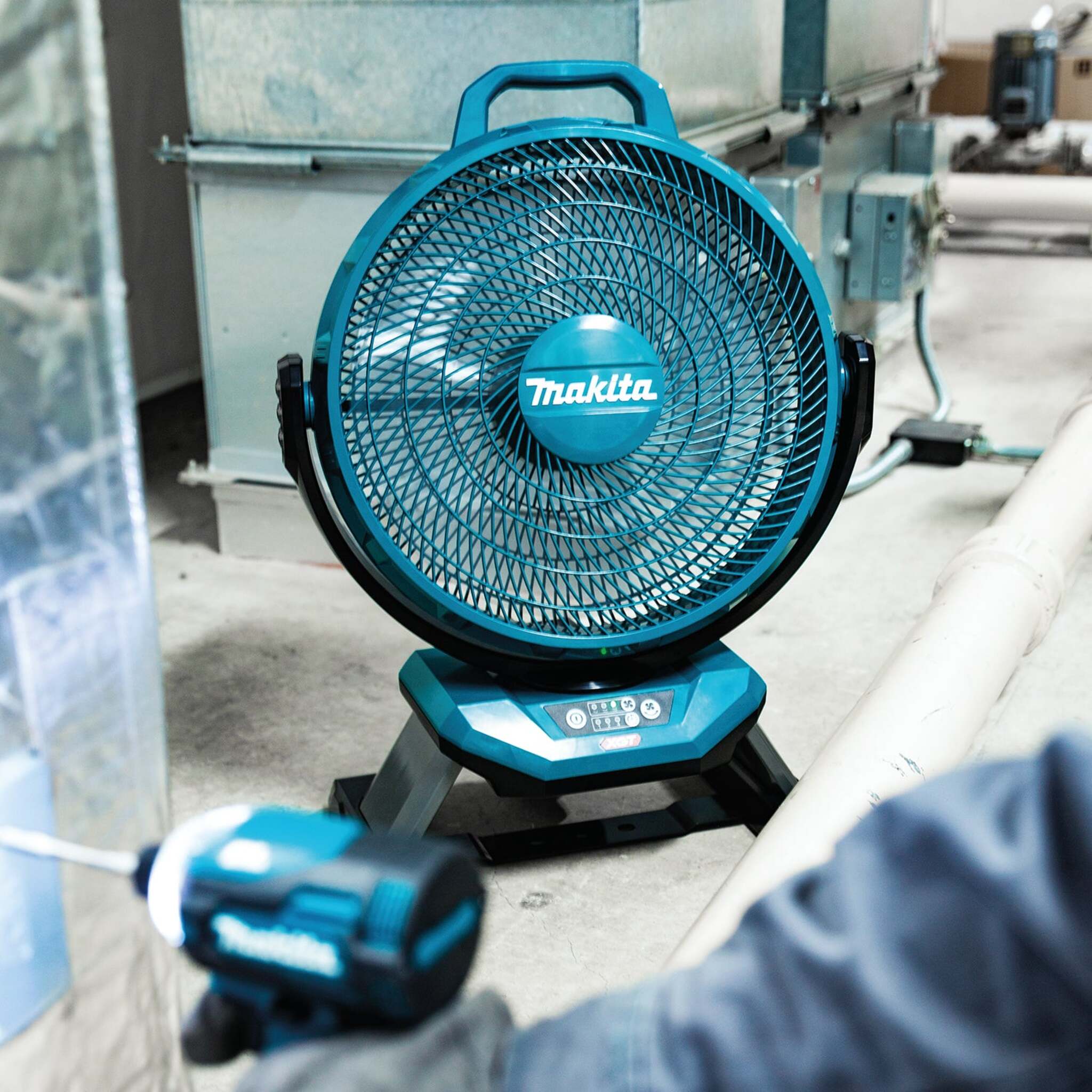 Makita 40V max XGT 13" Jobsite Fan CF002GZ - Powerful Airflow, Quiet Operation, Adjustable, Long Runtime, Portable Design, Multi-Speed, Durable Build