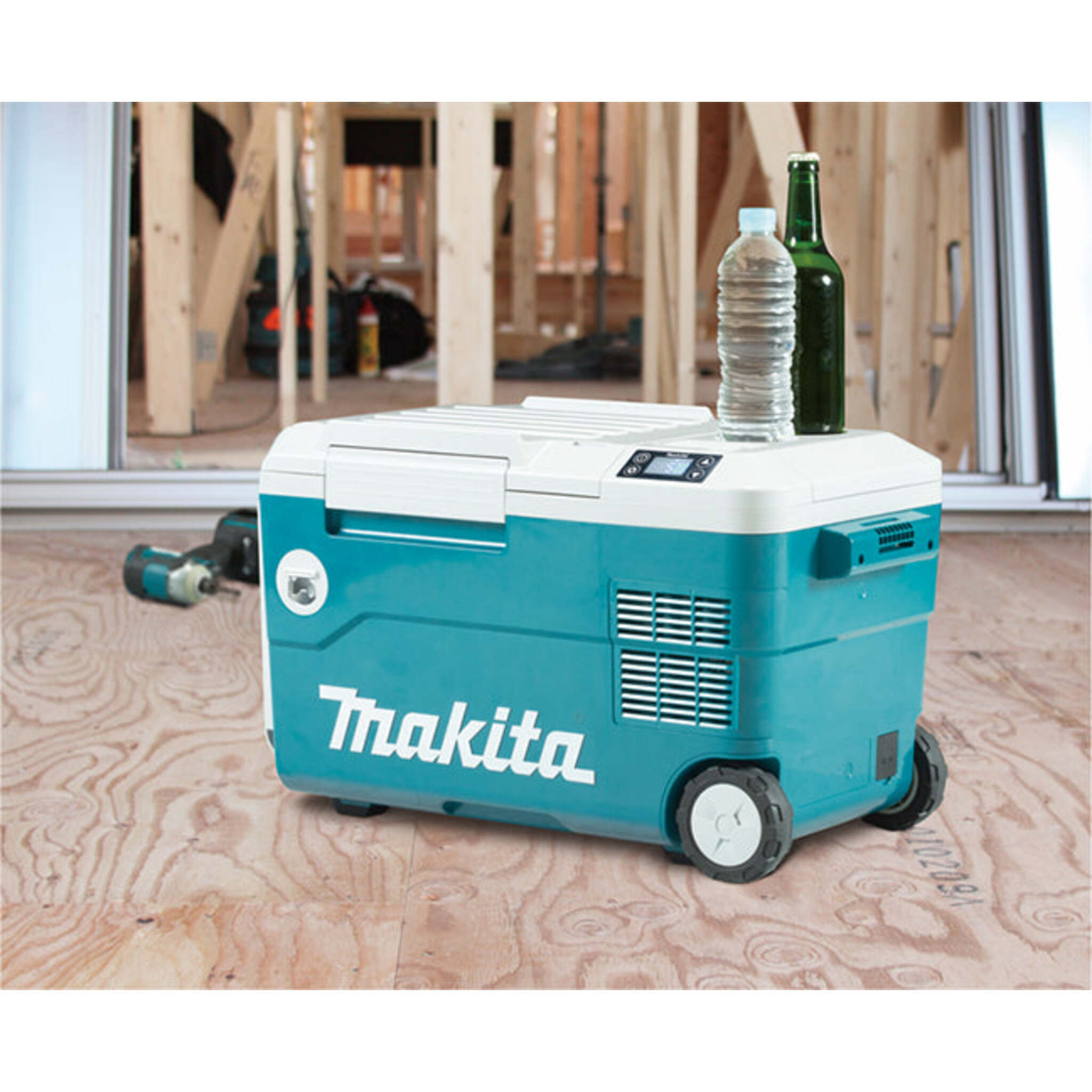 Makita 18V LXT Cooler & Warmer Box DCW180Z - Dual Function, 20L Capacity, IPX4 Rated, Multiple Power Options, Fast Cooling, Portable, LED Display