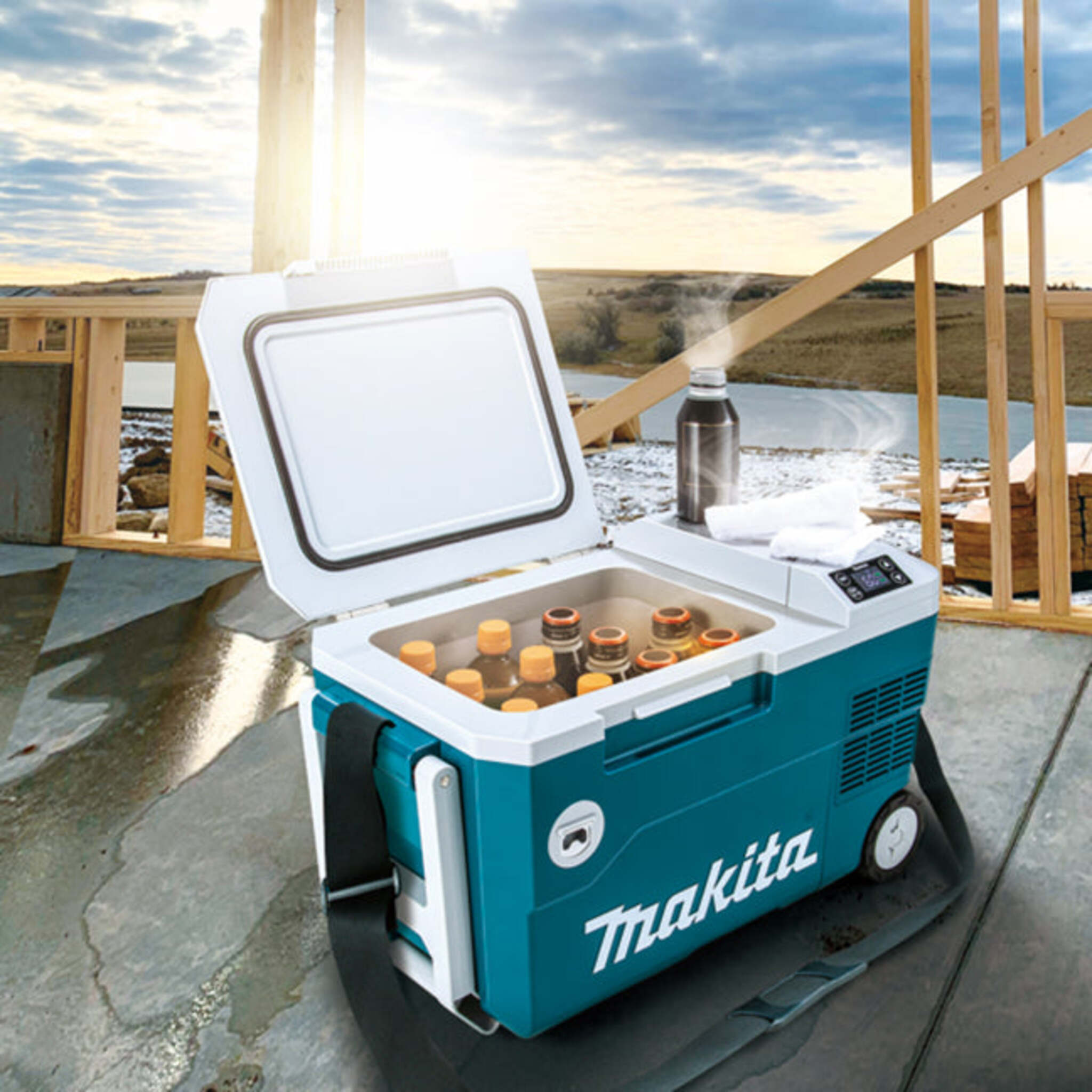 Makita 18V LXT Cooler & Warmer Box DCW180Z - Dual Function, 20L Capacity, IPX4 Rated, Multiple Power Options, Fast Cooling, Portable, LED Display