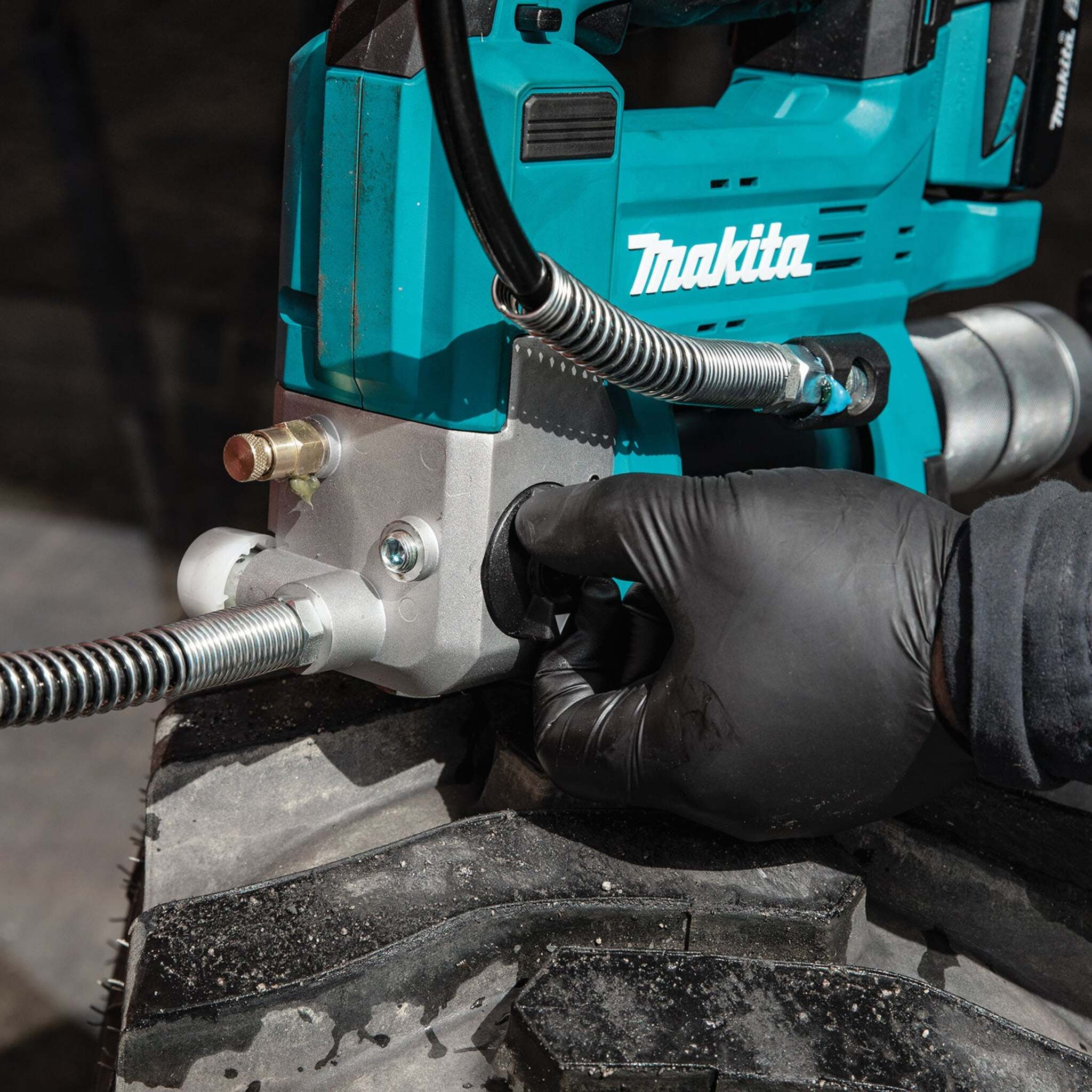 Makita 18V LXT Grease Gun Compact Kit DGP180SYX1 - Variable Speed, 10,000 PSI, Auto Speed Mode, 47" Hose, LED Light, Battery, Charger, and Tool Bag