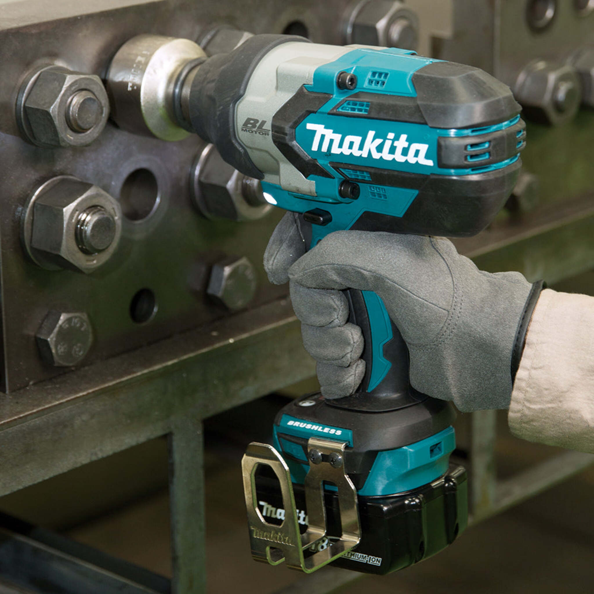 Makita DLX2465TX1 18V LXT 2 Tool Combo Kit – Cordless Grease Gun & 1/2" Impact Wrench with Brushless Motor, 2x 5.0Ah Batteries, Rapid Charger, Tool Bag