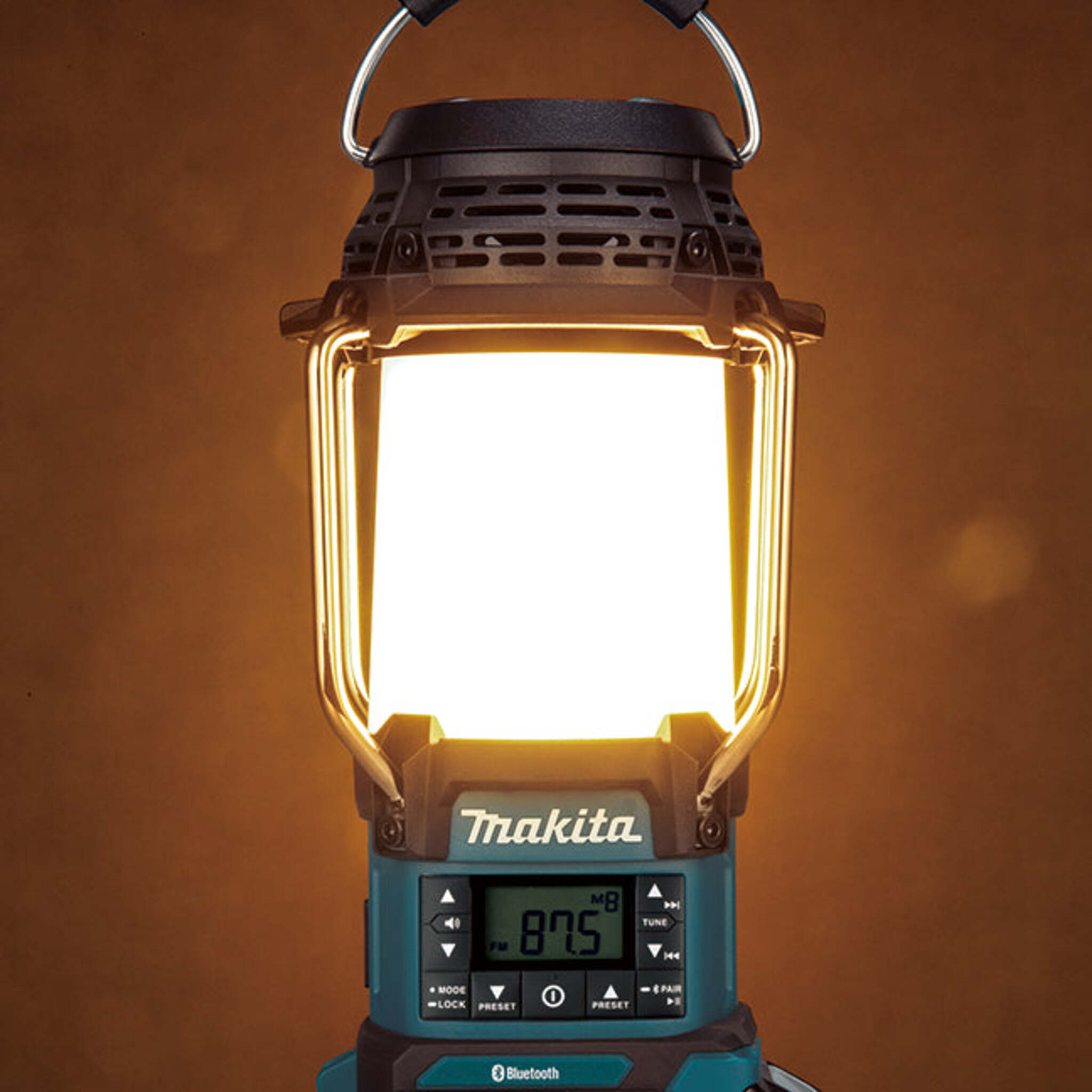 Makita 18V LXT Cordless Lantern Radio - Bluetooth, XPT, 360° LED Flashlight, 310 Lumens, USB Port, Long Runtime, Battery Sold Separate | Tool Only