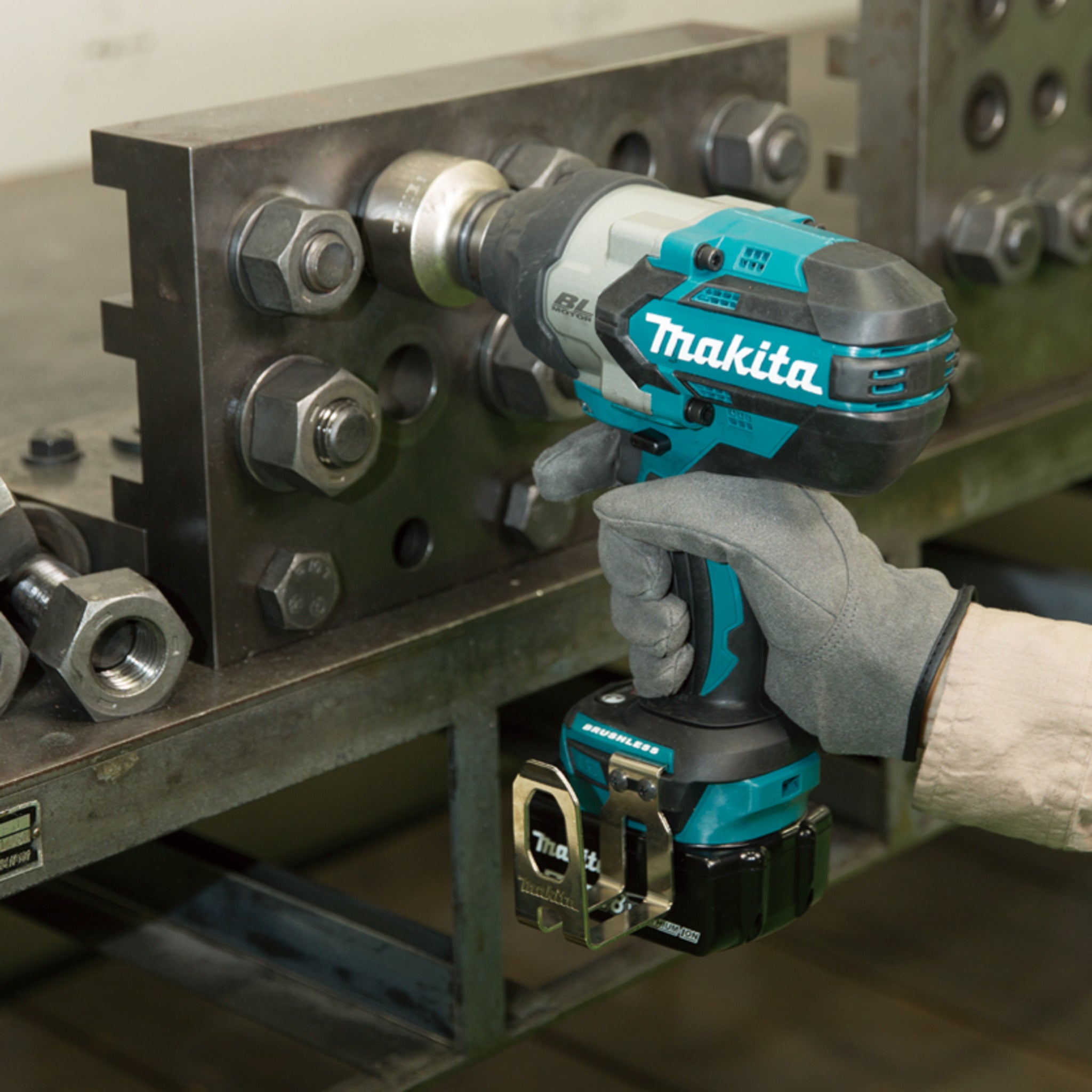 Makita 18V LXT Brushless 3/4" High Torque Impact Wrench DTW1001Z - 920 ft. Torque, 3-Stage Power, Variable & Durable Speed, Electric Brake, LED Lights