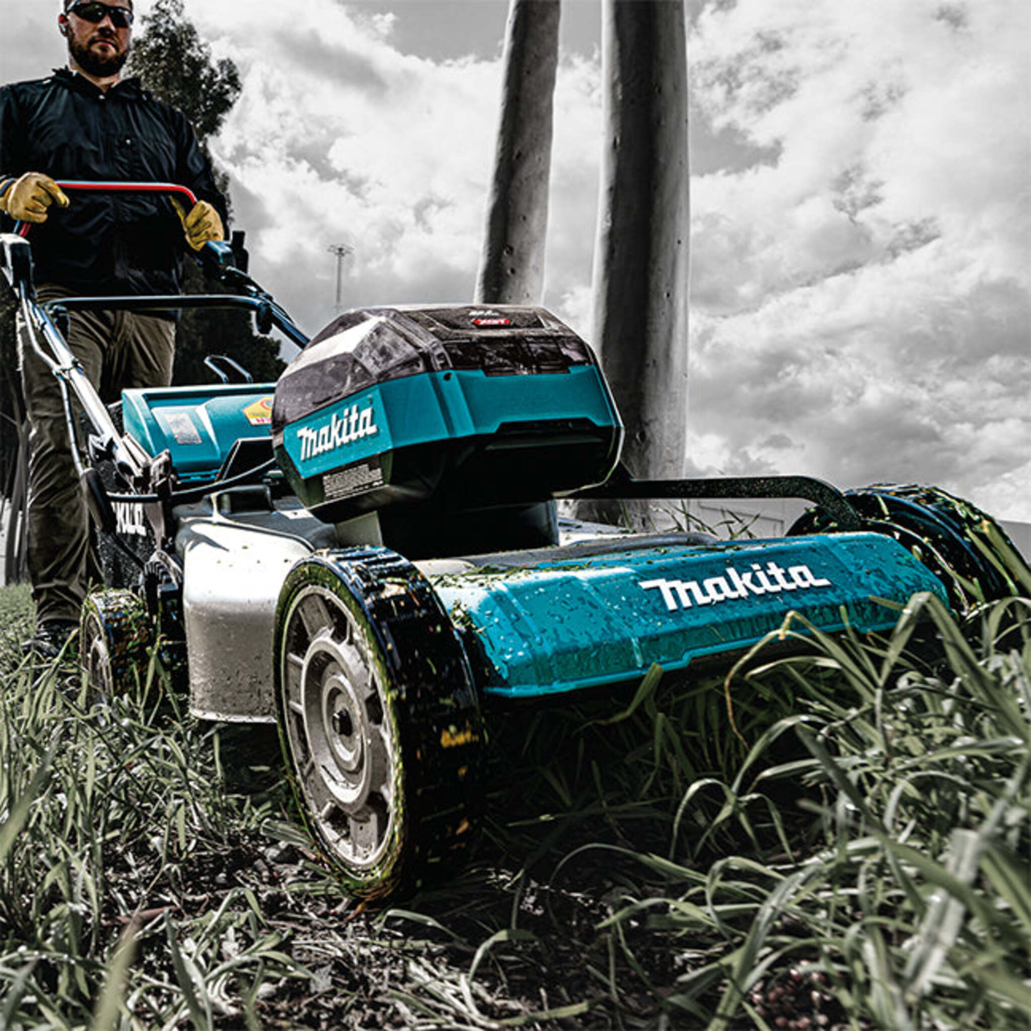 Makita 40Vmax Brushless 21" Self-Propelled Lawn Mower, 5.0Ah x2 Kit, 2-Bay Battery System, Steel Deck, Mulching & Bagging, Quiet Mode, Variable Speed