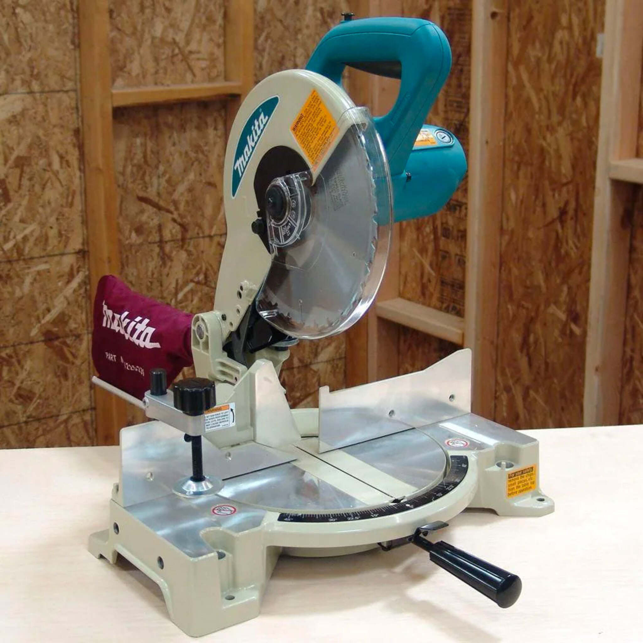 Makita 10" Compound Mitre Saw, Electric Brake, 45° Bevel, 2-Stage Safety Switch, Precision Cutting, Versatile & Reliable for Professional & DIY Use