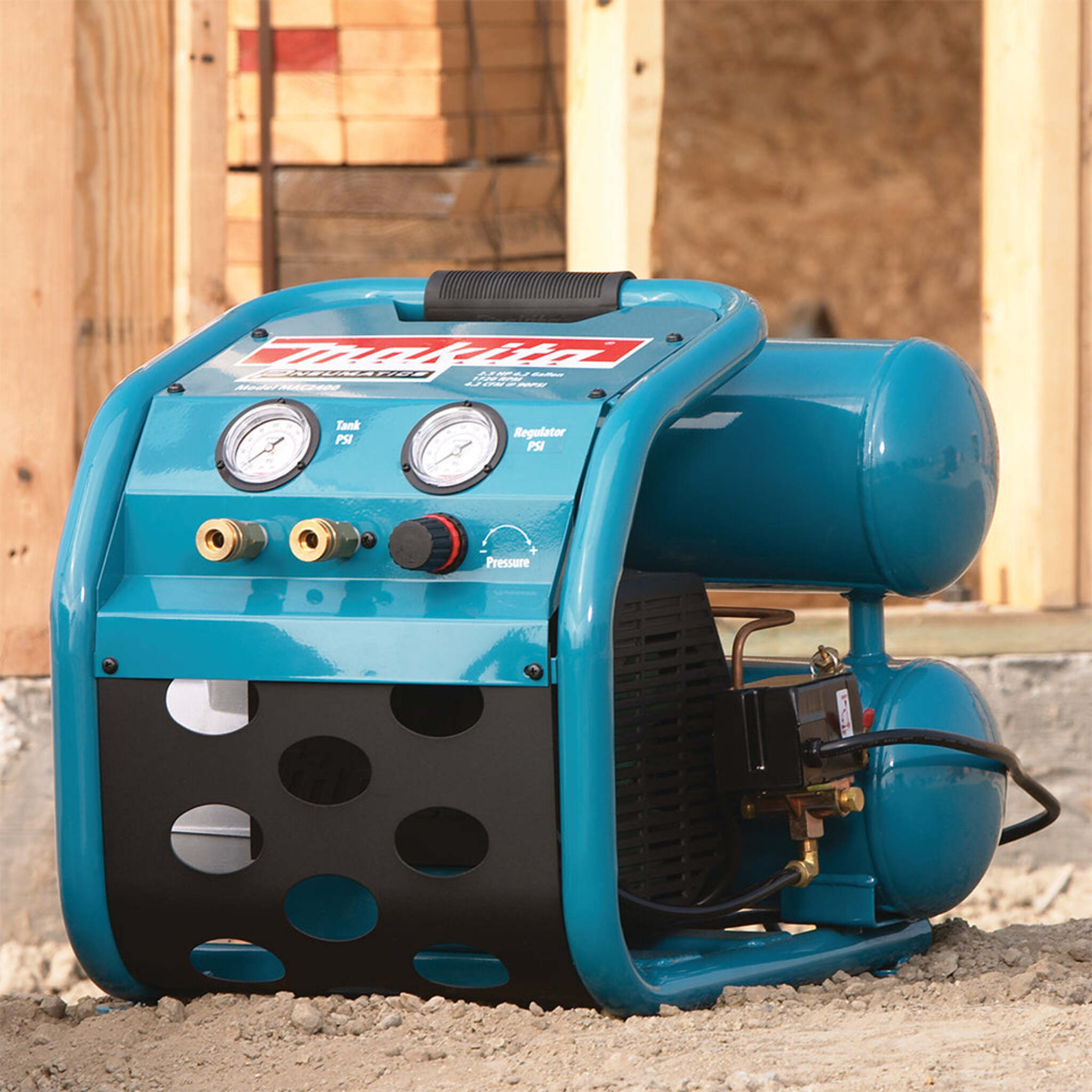 Makita MAC2400 2.5 HP Air Compressor with Big Bore™ Technology – Quiet, Durable Cast Iron Pump – Oil-Lubricated, Low Amperage Draw, Dual Quick Connect