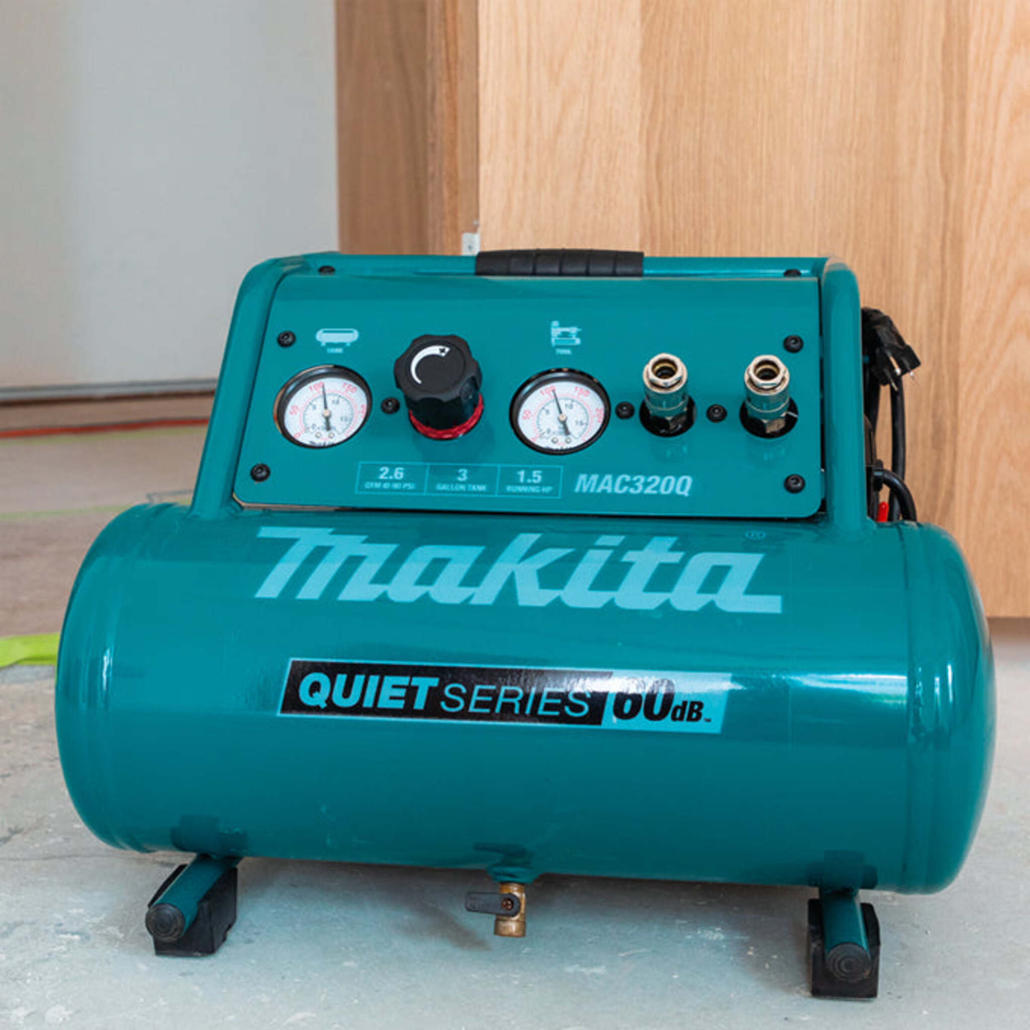 Makita MAC320Q 1.5 HP Quiet Series Air Compressor – Ultra-Low Noise, Oil-Free Pump, 3-Gallon Tank, 135 PSI for Indoor & On-Site Professional Use