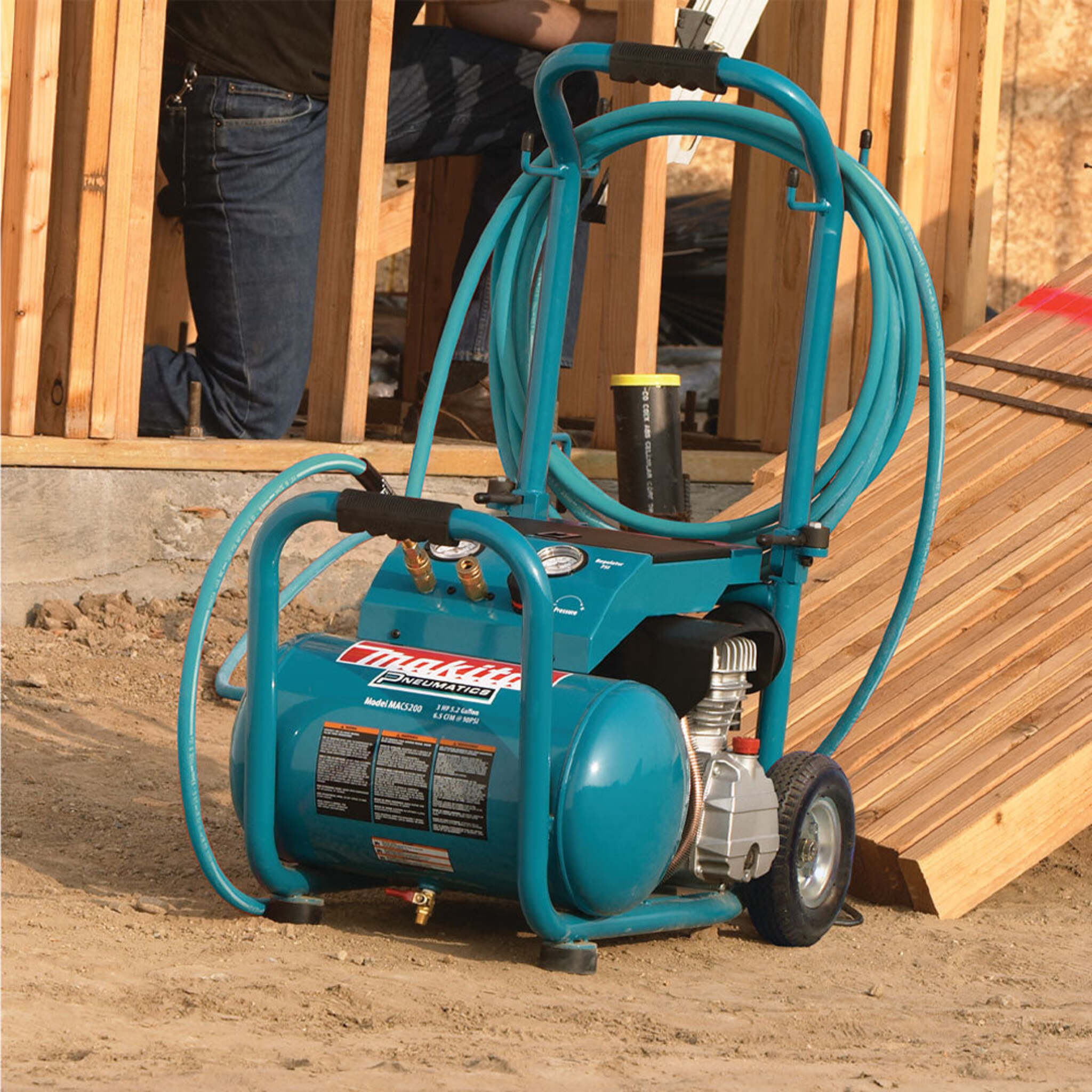 Makita MAC5200 3 HP Air Compressor – Oil-Lubricated, Big Bore™ Technology, 5.2-Gallon Tank, 140 PSI, High Output for Heavy-Duty Professional Use