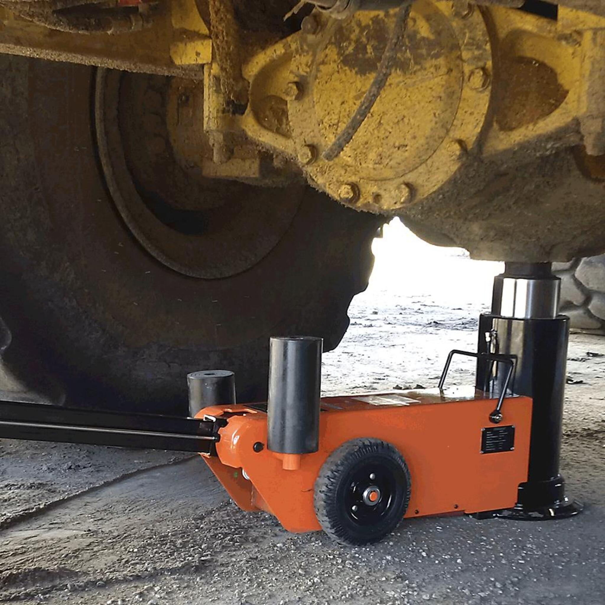 Strongarm 830SHD Single Stage Air/Hydraulic Truck Jack - Super Heavy Duty - 30 Ton Capacity