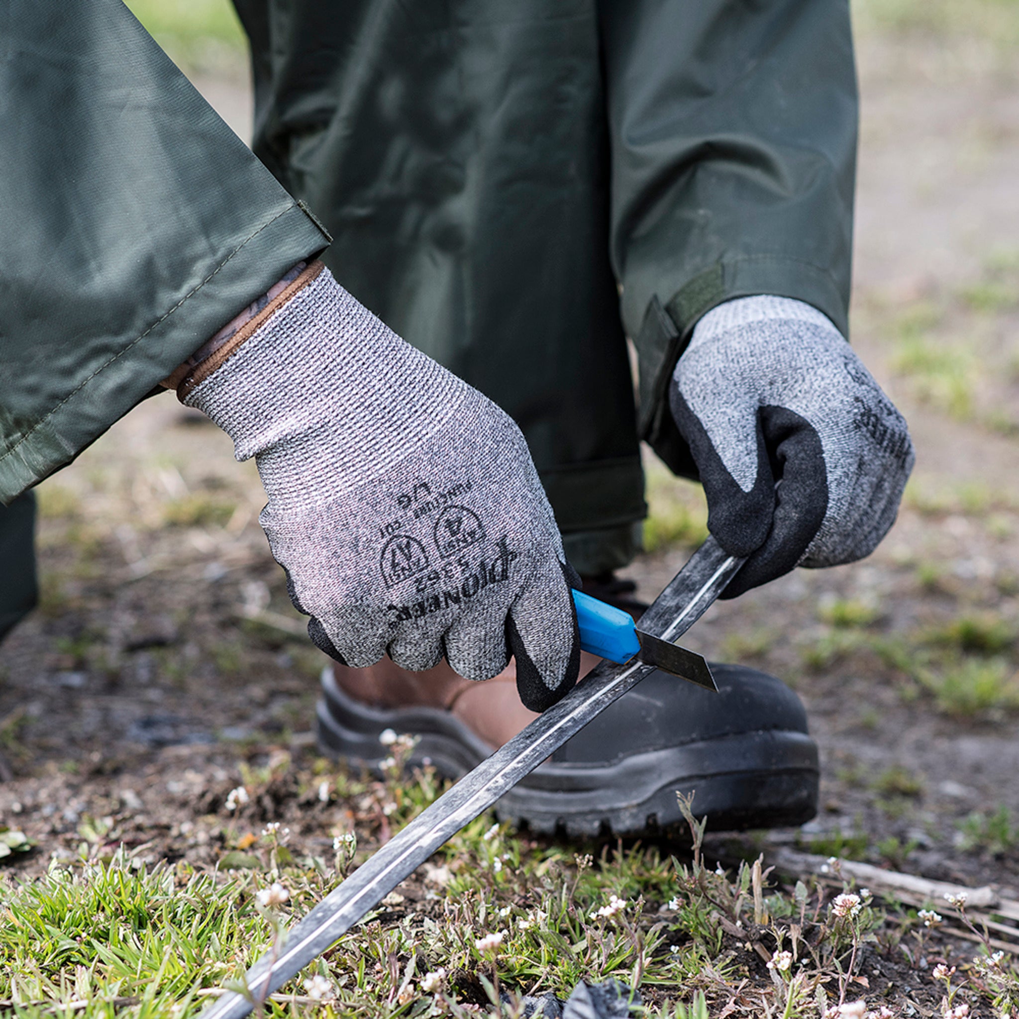 Pioneer 5362 Cut-Resistant Composite Filament/Steel Fibre Glove with Foam Nitrile Palm (Cut Level 7) Work Gloves and Hats - Cleanflow