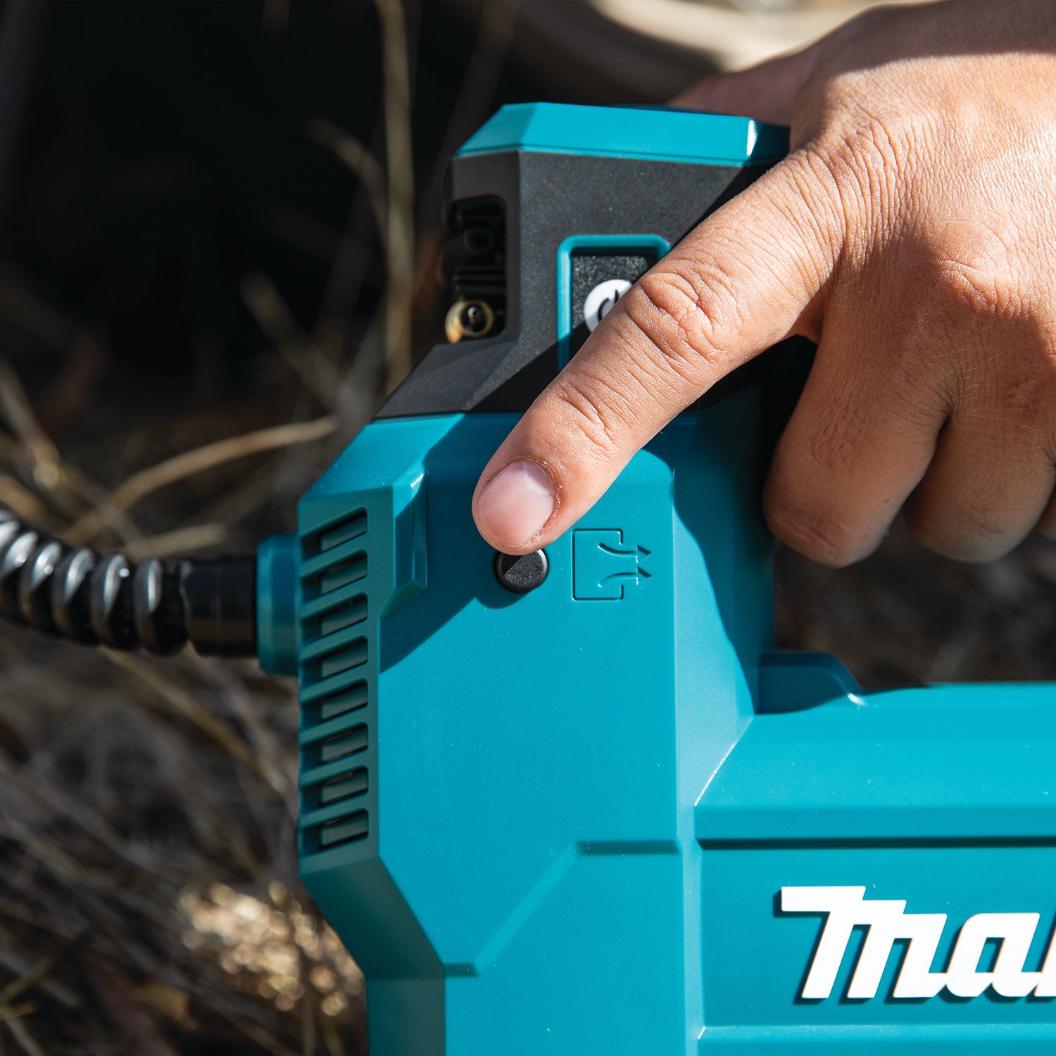 Makita 18V LXT Inflator DMP181Z - 160 PSI, Digital Gauge, Auto-Stop, Memory Function, LED Light, Compact Design, Battery Protection, XPT Durability