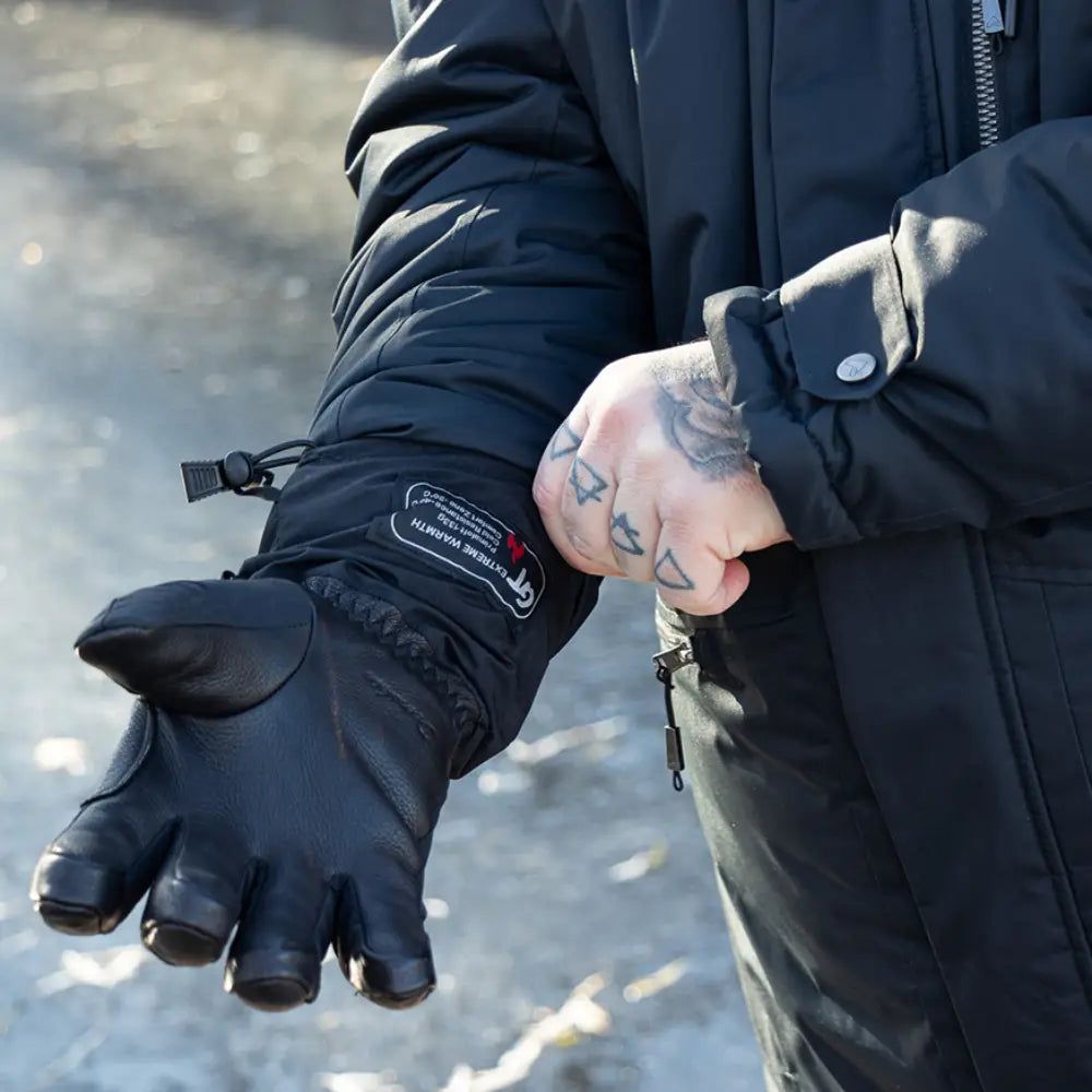 PrimaLoft warmth rated to -40C, deer leather palm, adjustable cuffs