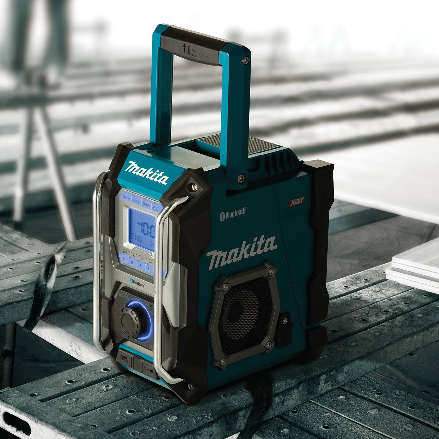 Makita Jobsite Stereo w/ Bluetooth MR002G - IP65 Rated, 27.5-Hour Runtime, Dual Speakers, USB Port, AM/FM Tuner, Multi-Battery Compatible, Durable