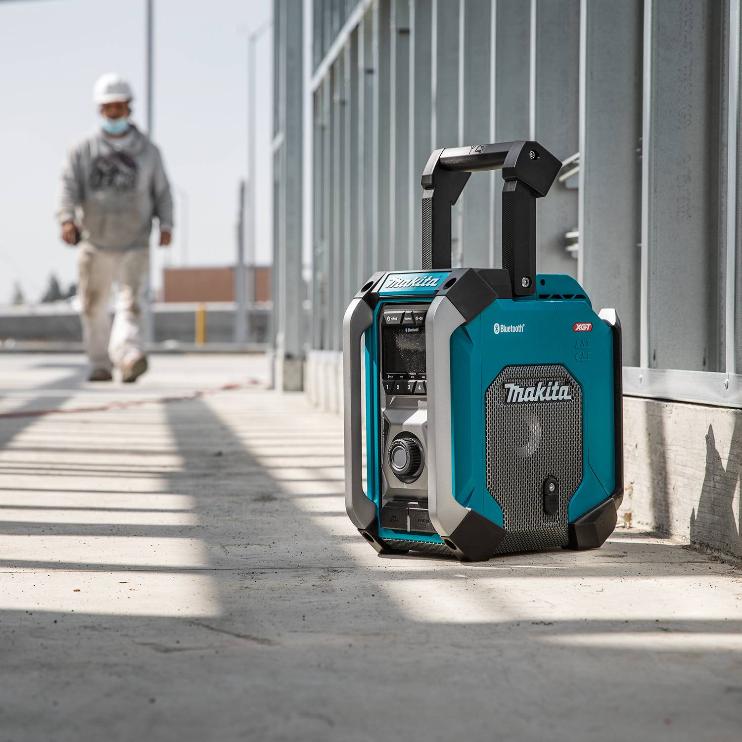 Makita Jobsite Stereo w/ Bluetooth MR006G - IP65 Rated, 2-Speaker Sound, Subwoofer, 7 EQ Modes, USB Charging, AM/FM Tuner, Multi-Battery Compatible