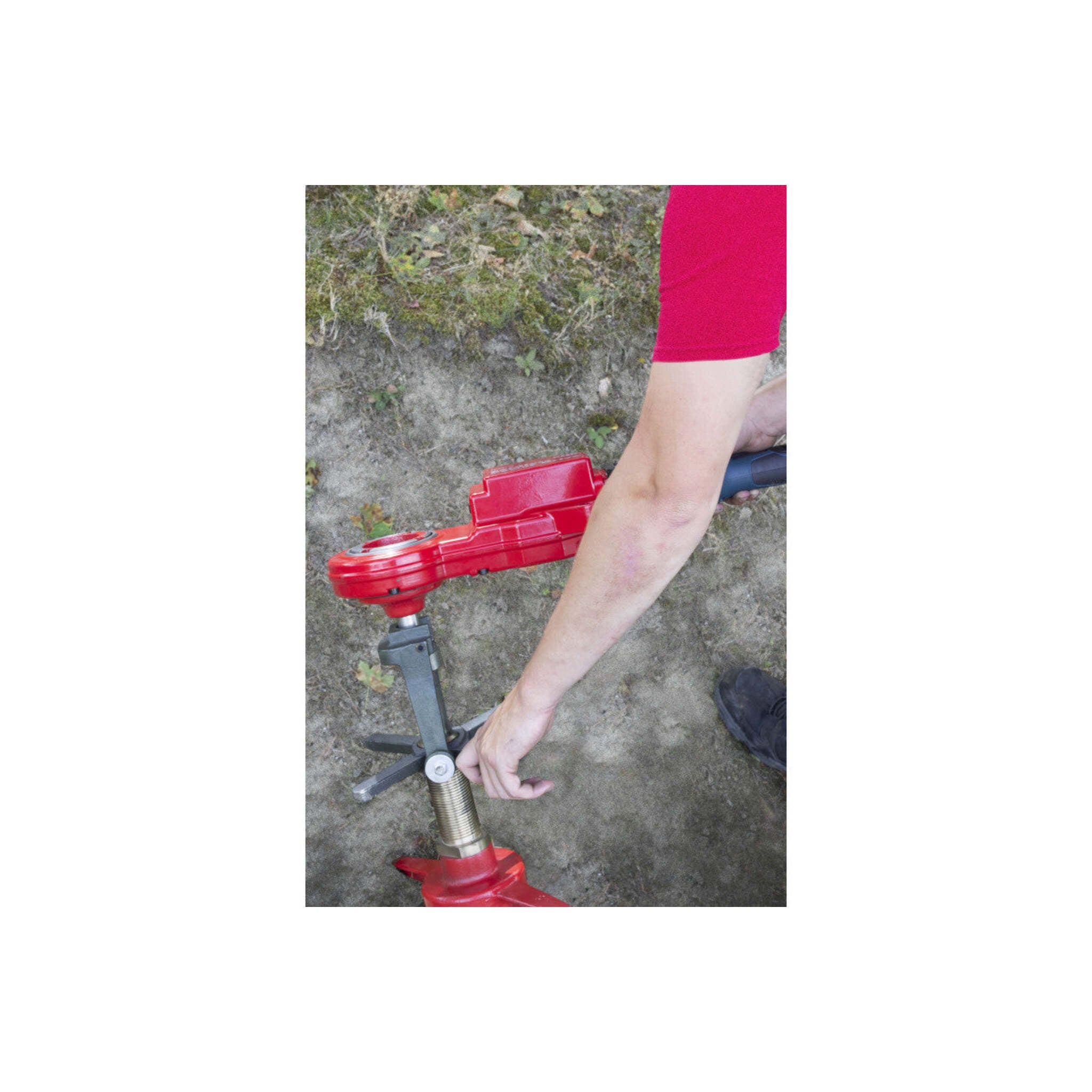 Battery Powered Valve Operator for Drilling, Tapping, and Valve Turning
