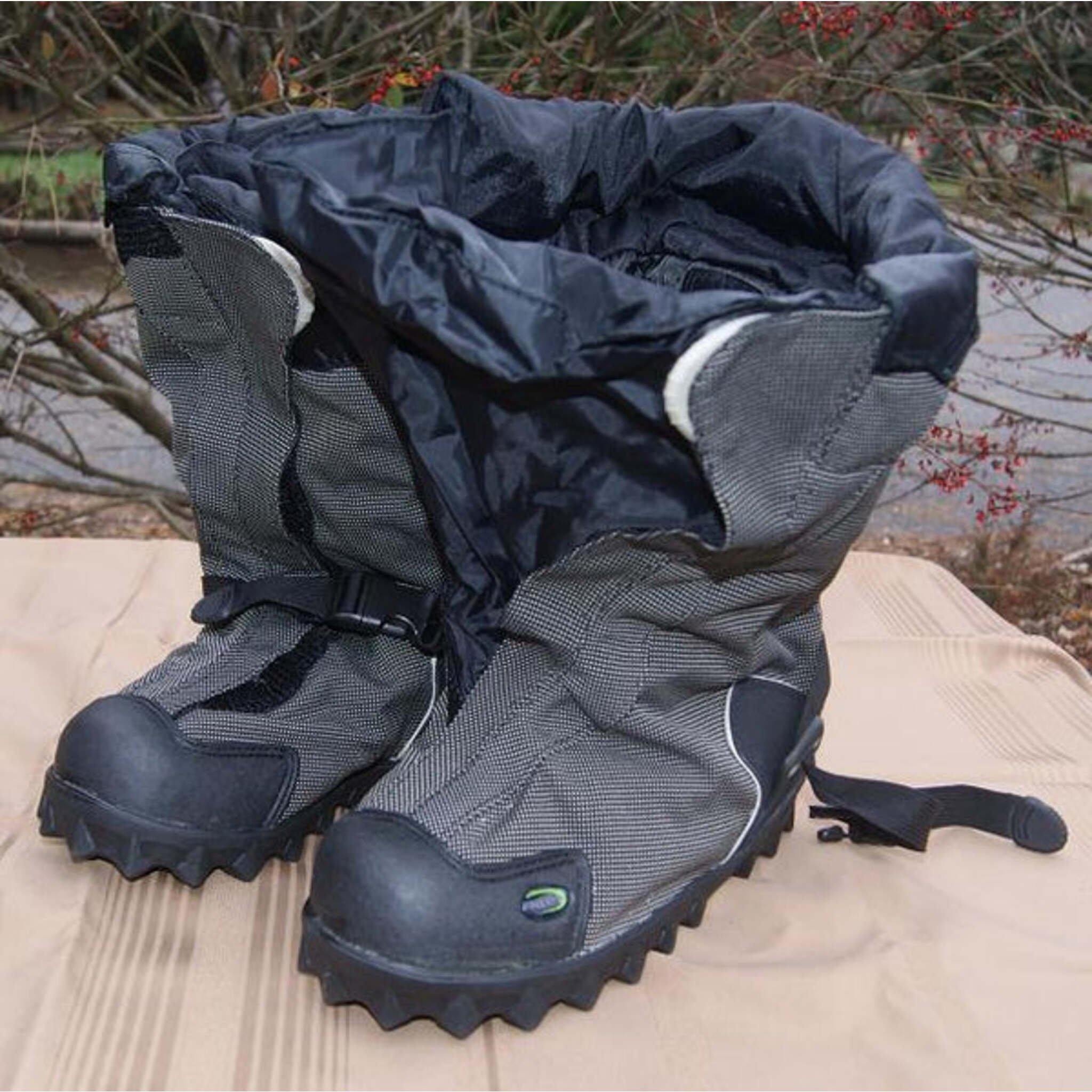 Bottom tread view of NEOS Navigator 5 Vibram outsole winter overshoes