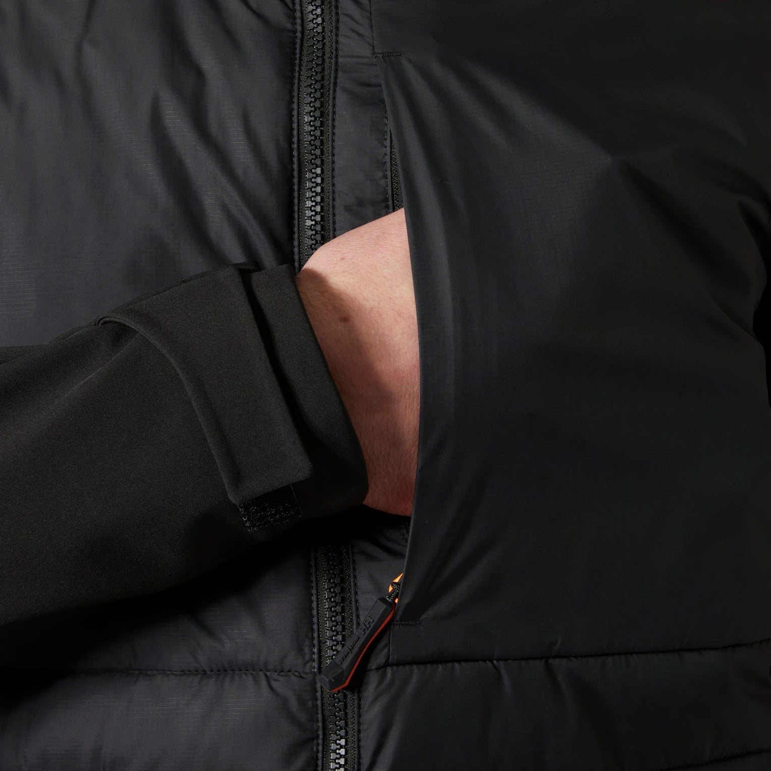 Helly Hansen Chelsea Evolution 2.0 Insulated Softshell 74142 black hand pocket YKK zipper close up