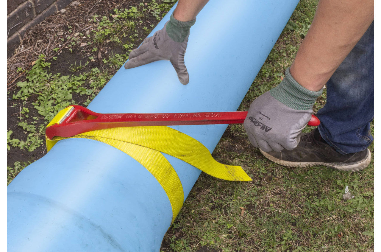 Strap wrench tightening large plastic pipe without surface damage